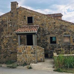 Kuća samostojeća stara za rekonstrukciju , blizina mjesta Motovuna.