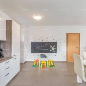 Kuća za odmor s bazenom i velikom okućnicom. Blizina grada Labina.