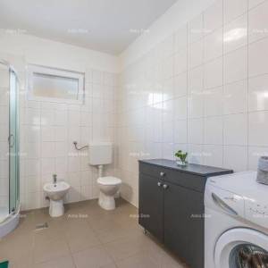 Kuća za odmor s bazenom i velikom okućnicom. Blizina grada Labina.