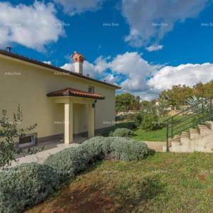 Kuća za odmor s bazenom i velikom okućnicom. Blizina grada Labina.