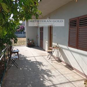 Kuća za prodaju, Kaštel Kambelovac, veliko zemljište