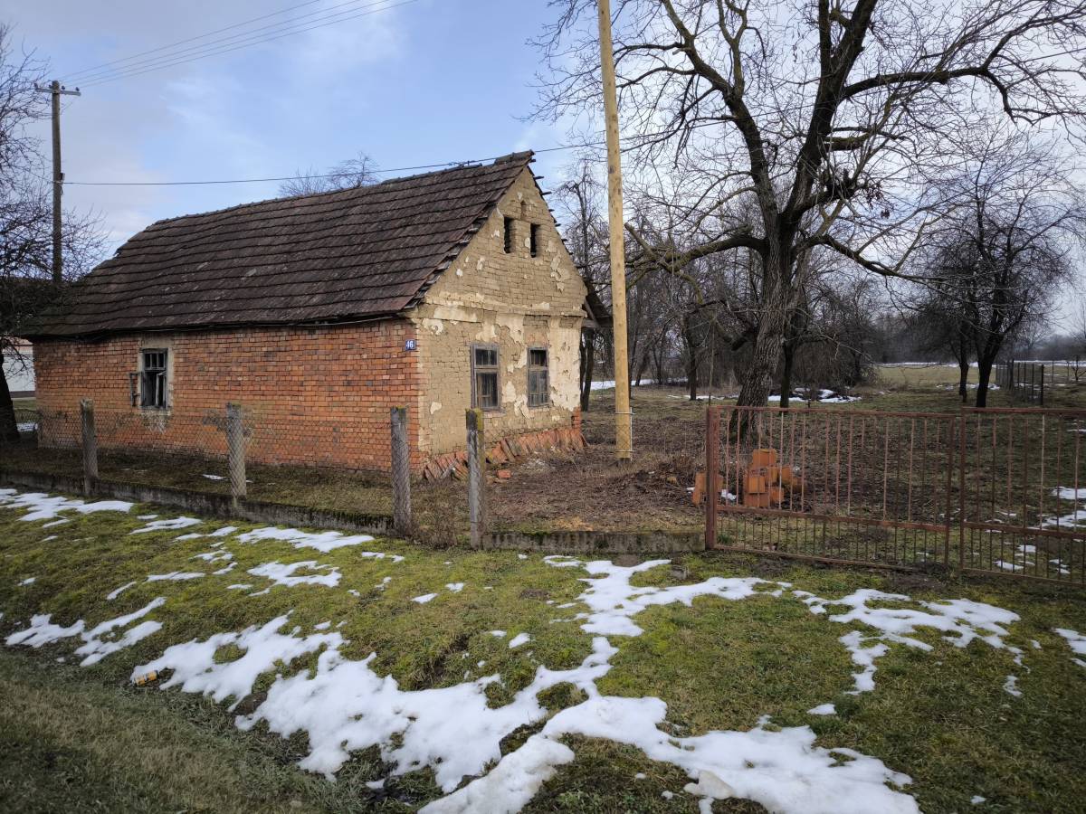 Kuća za rušenje, dvorište, vrt, voćnjak, oranica- imanje u Beljevini