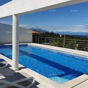 Labin, Apartmanska kuća s bazenom i pogledom na more