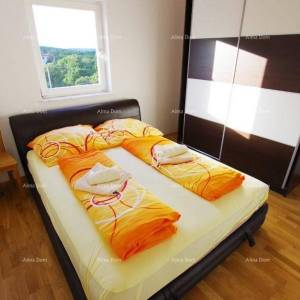 Labin, Apartmanska kuća s bazenom i pogledom na more