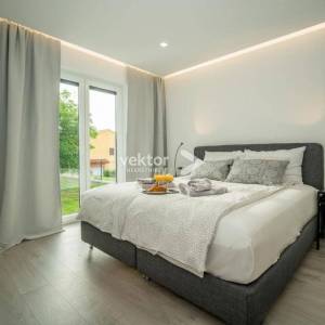 Labin-okolica, moderna prizemnica s bazenom