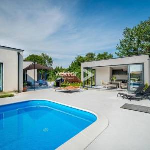 Labin-okolica, moderna prizemnica s bazenom