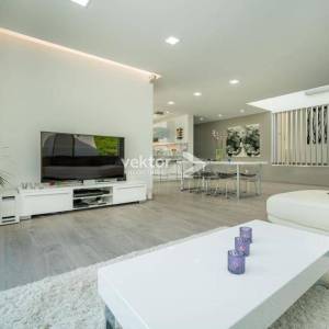 Labin-okolica, moderna prizemnica s bazenom