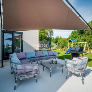 Labin-okolica, moderna prizemnica s bazenom