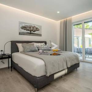 Labin-okolica, moderna prizemnica s bazenom