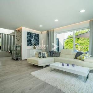 Labin-okolica, moderna prizemnica s bazenom