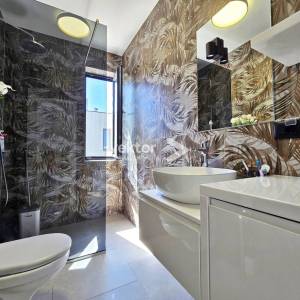 Labin, okolica, prizemnica sa dva stana i bazenom, novogradnja