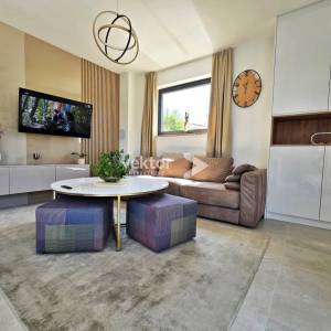 Labin, okolica, prizemnica sa dva stana i bazenom, novogradnja