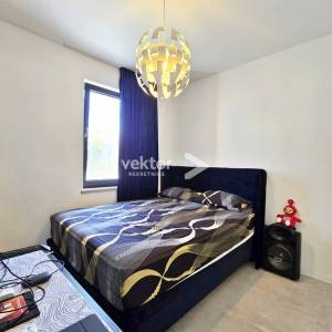 Labin, okolica, prizemnica sa dva stana i bazenom, novogradnja