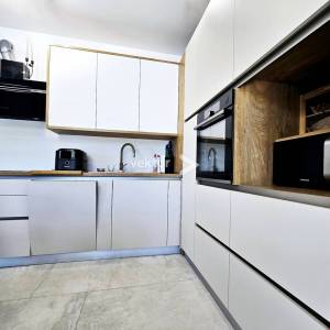 Labin, okolica, prizemnica sa dva stana i bazenom, novogradnja