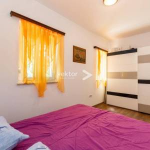 Labin, prizemnica s bazenom i 9.400m2 okućnice 