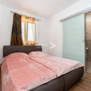 Labin, prizemnica s bazenom i 9.400m2 okućnice 