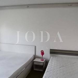 Lijepa kuća sa 3 stana,bazenom i gr.terenom,POREČ okolica