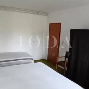 Lijepa kuća sa 3 stana,bazenom i gr.terenom,POREČ okolica