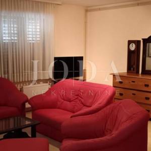 Lijepa kuća sa 3 stana,bazenom i gr.terenom,POREČ okolica