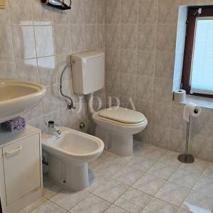 Lijepa opremljena kuća sa 4 građ.parcele 4.200m2,LOBORIKA