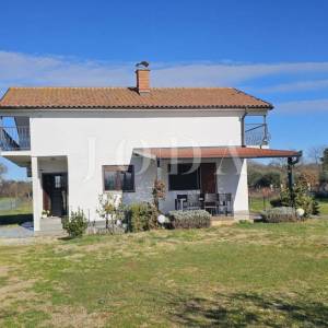 Lijepa opremljena kuća sa 4 građ.parcele 4.200m2,LOBORIKA