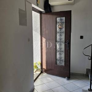 Lijepa opremljena kuća sa 4 građ.parcele 4.200m2,LOBORIKA