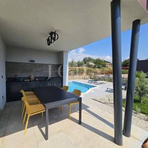 Lijepa prizemnica sa bazenom,TINJAN okolica