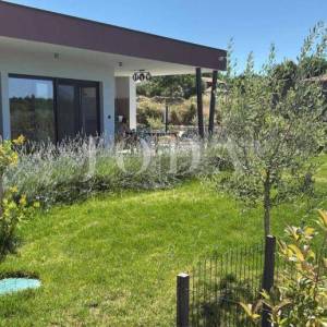 Lijepa prizemnica sa bazenom,TINJAN okolica