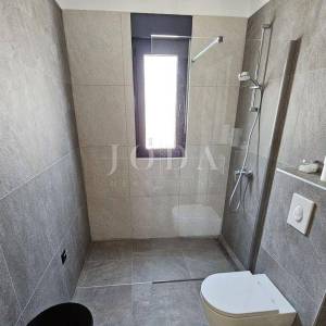 Lijepa prizemnica sa bazenom,TINJAN okolica