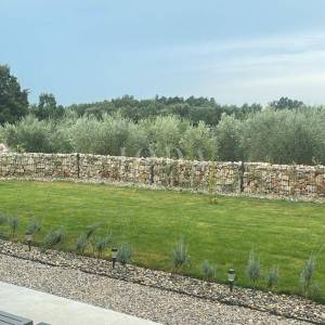 Lijepa prizemnica sa bazenom,TINJAN okolica