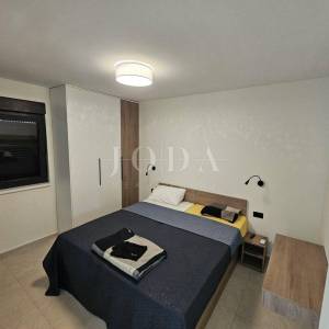 Lijepa prizemnica sa bazenom,TINJAN okolica