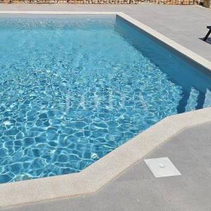 Lijepa prizemnica sa bazenom,TINJAN okolica