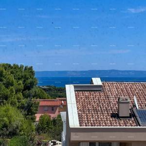 Ližnjan. Novogradnja. Prodajemo stan s  pogledom na more.