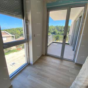 Ližnjan. Novogradnja. Prodajemo stan s  pogledom na more.