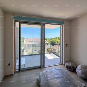 Ližnjan. Novogradnja. Prodajemo stan s  pogledom na more.