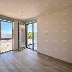 Ližnjan. Novogradnja. Prodajemo stan s  pogledom na more.