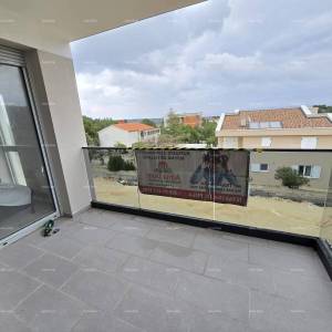 Ližnjan. Novogradnja. Prodajemo stan s  pogledom na more.