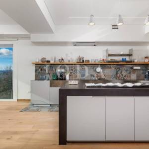 Luksuzna kuća u 1. redu do mora