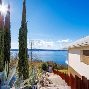 Luksuzna kuća u 1. redu do mora