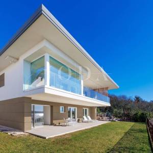 Luksuzna kuća u 1. redu do mora