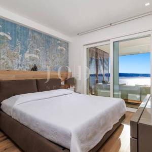 Luksuzna kuća u 1. redu do mora