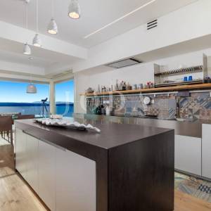 Luksuzna kuća u 1. redu do mora