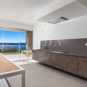 Luksuzna kuća u 1. redu do mora