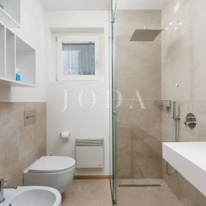 Luksuzna kuća u 1. redu do mora