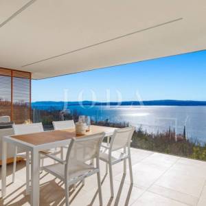 Luksuzna kuća u 1. redu do mora