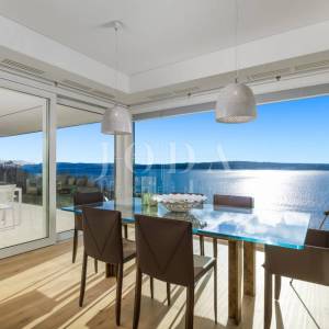 Luksuzna kuća u 1. redu do mora