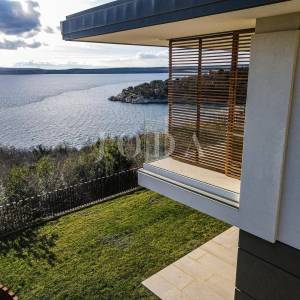 Luksuzna kuća u 1. redu do mora