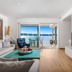 Luksuzna kuća u 1. redu do mora