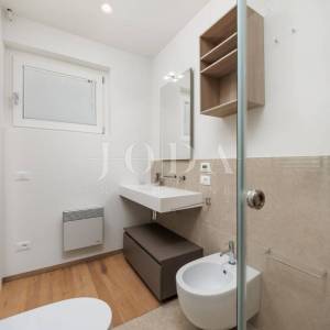 Luksuzna kuća u 1. redu do mora