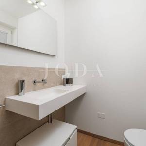 Luksuzna kuća u 1. redu do mora